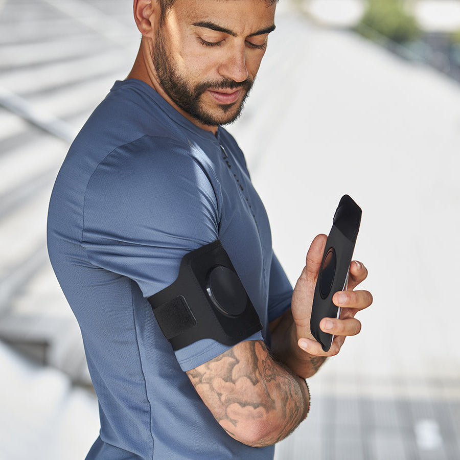 Fascia sportiva con tasca rimovibile.