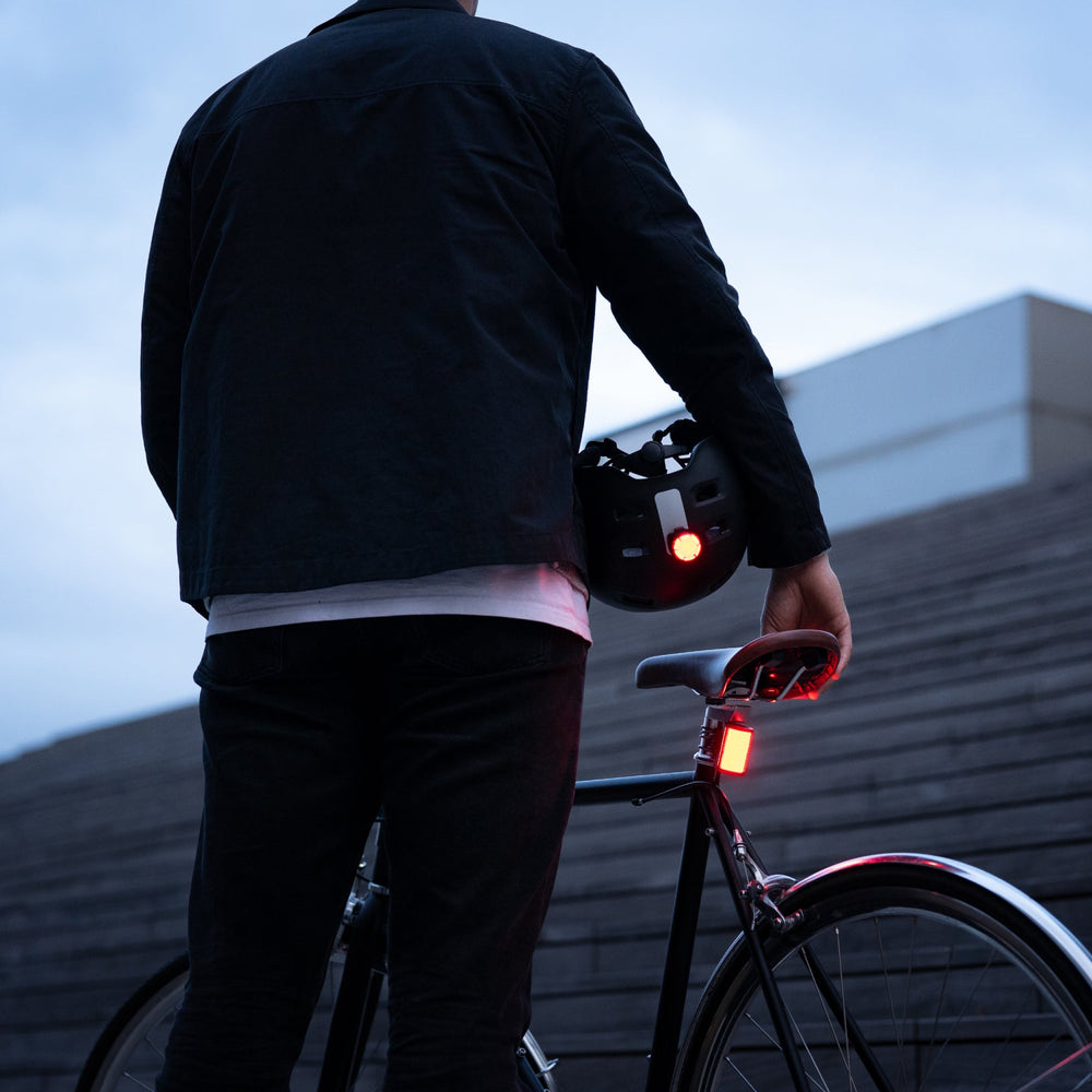 Seconda vista del prodotto – Supporto magnetico a clip VIOO per casco Shapeheart