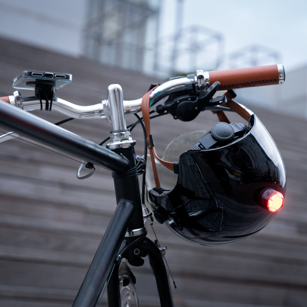 Seconda vista del prodotto – Supporto magnetico universale per casco Shapeheart