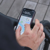 Utilizzo del GPS sul telefono fissato alla bici con supporto Shapeheart.