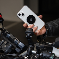 Clap Smartphone su moto grazie alla piastra metallica e antivibrazioni Shapeheart.