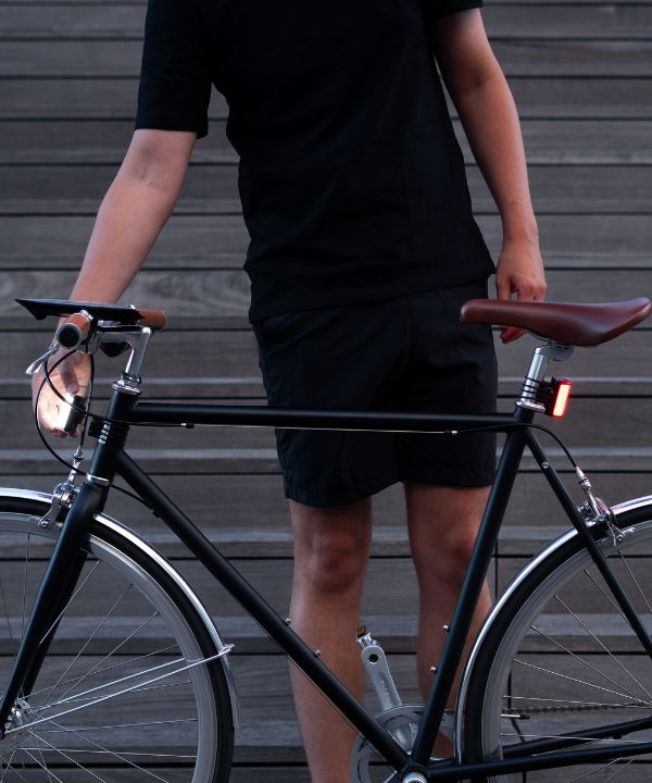 Luci magnetiche Shapeheart dal design compatto e discreto, perfettamente integrate alla bici garantendo una visibilità ottimale.