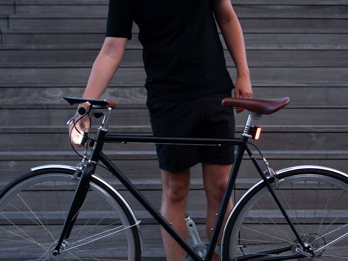 Luci magnetiche Shapeheart dal design compatto e discreto, che si integrano perfettamente alla bici garantendo una visibilità ottimale.