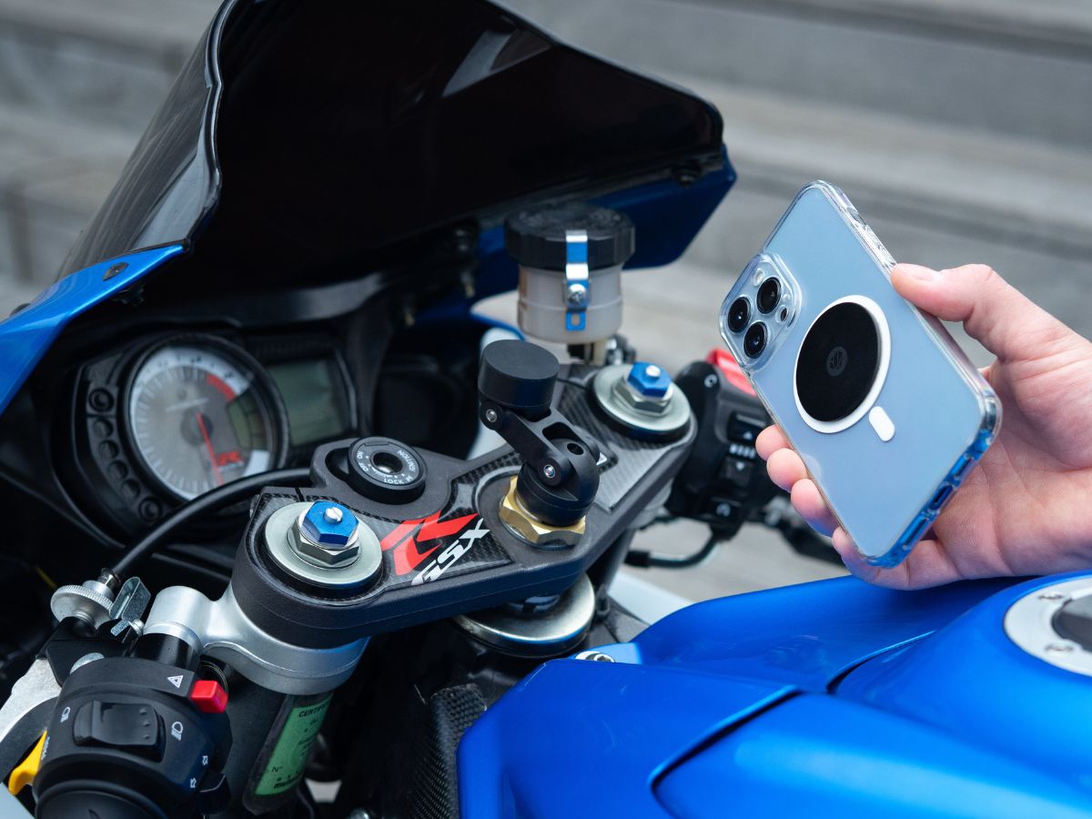 Il MINI-BOOST permette di organizzare meglio il vostro cockpit moto. Un supporto più compatto per una configurazione chiara, funzionale ed ergonomica.