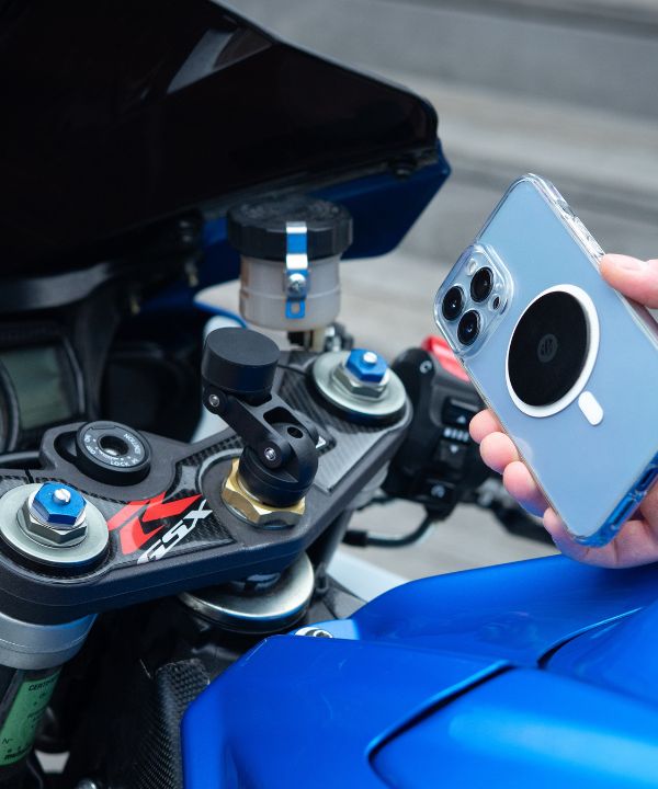 Il MINI-BOOST permette di organizzare meglio il vostro cockpit moto. Un supporto più compatto per una configurazione chiara, funzionale ed ergonomica.