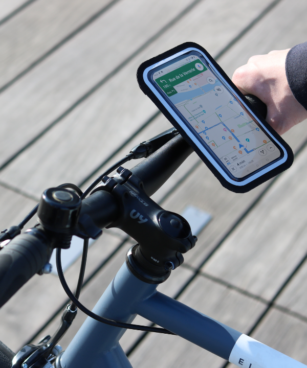 Il supporto Shapeheart rimane stabile anche su strade irregolari e protegge il telefono dalle intemperie grazie alla sua custodia impermeabile.
