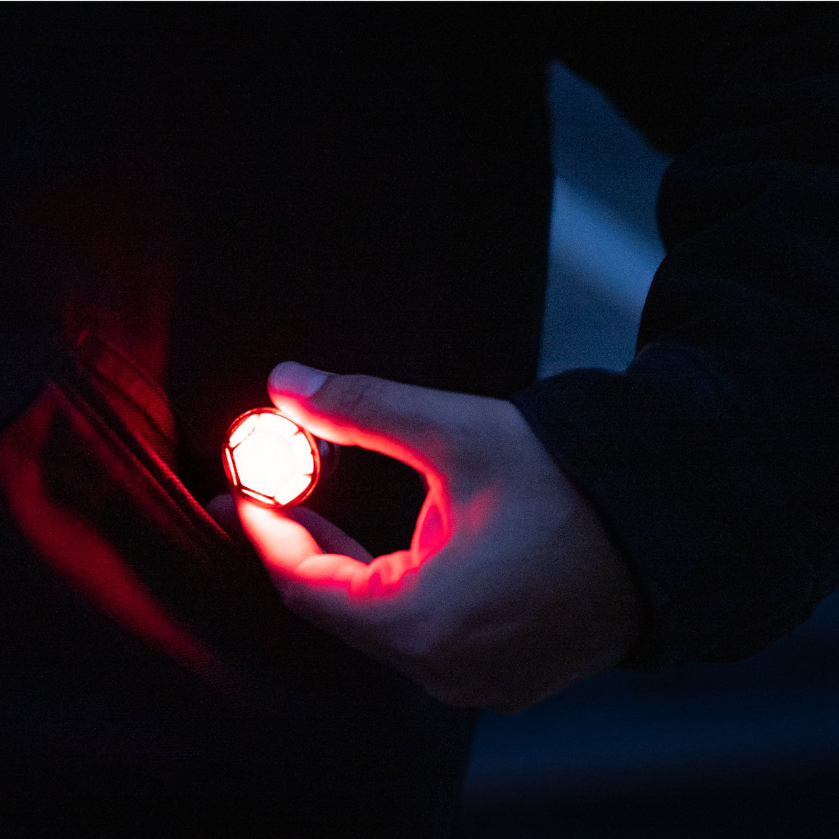 Luce riposta nella sua custodia – Mini luce magnetica posteriore Shapeheart