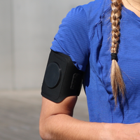 Fascia da braccio magnetica per sport, regolabile per adattarsi a qualsiasi larghezza del braccio.