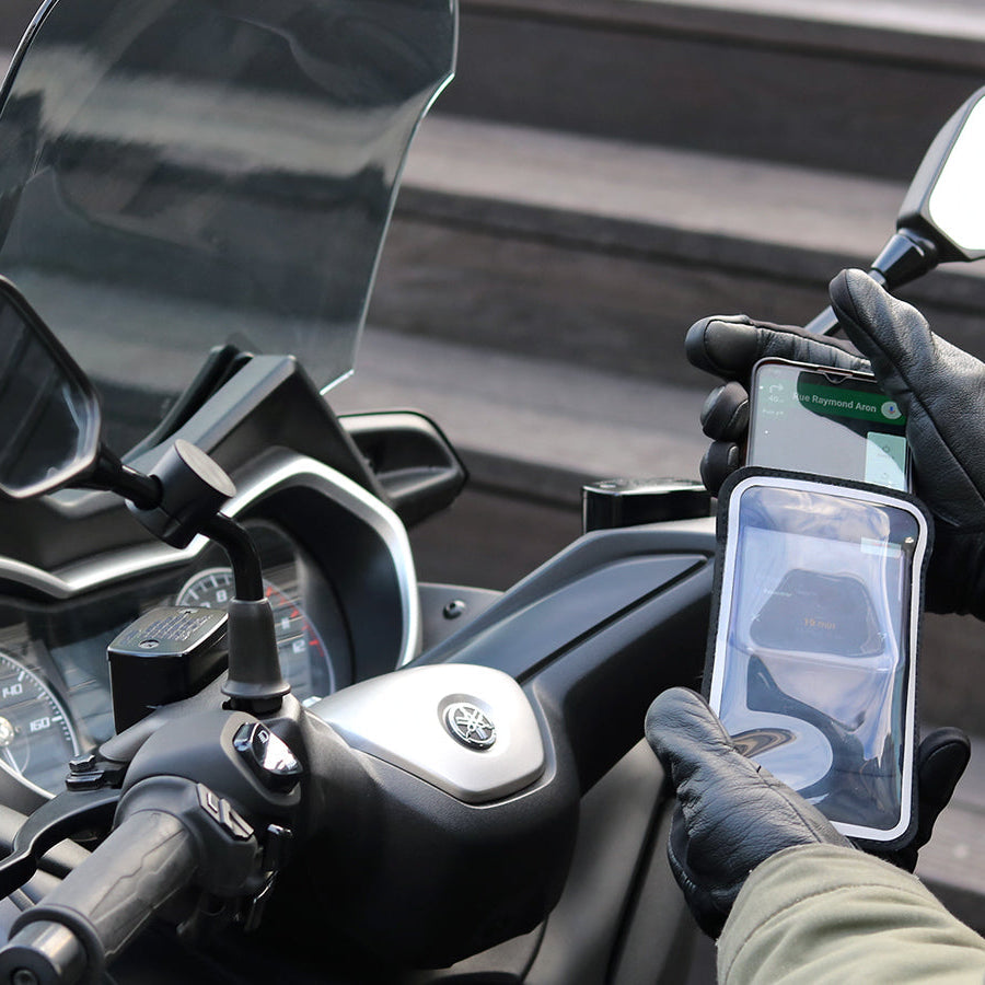 Notre pochette existe en trois tailles et est compatible avec la quasi totalité des téléphones du marché.