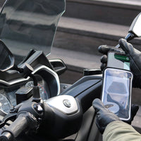 Notre pochette existe en trois tailles et est compatible avec la quasi totalité des téléphones du marché.