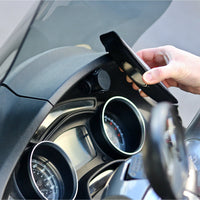 Panoramica del supporto installato su un maxi-scooter con telefono in navigazione GPS.