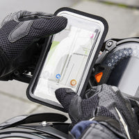 La pochette magnetica con apertura per la fotocamera fornita con il supporto per manubrio bici Shapeheart è completamente touch e impermeabile