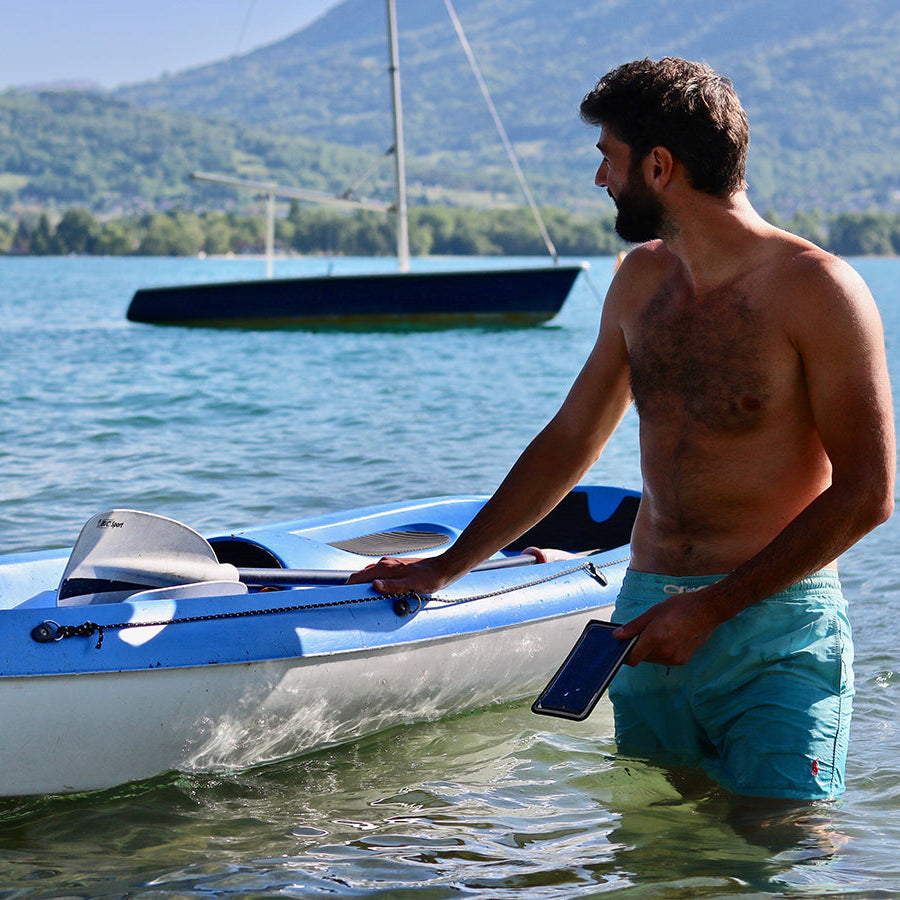 Per le vostre attività nautiche, la custodia waterproof sarà perfetta per proteggere il vostro telefono.