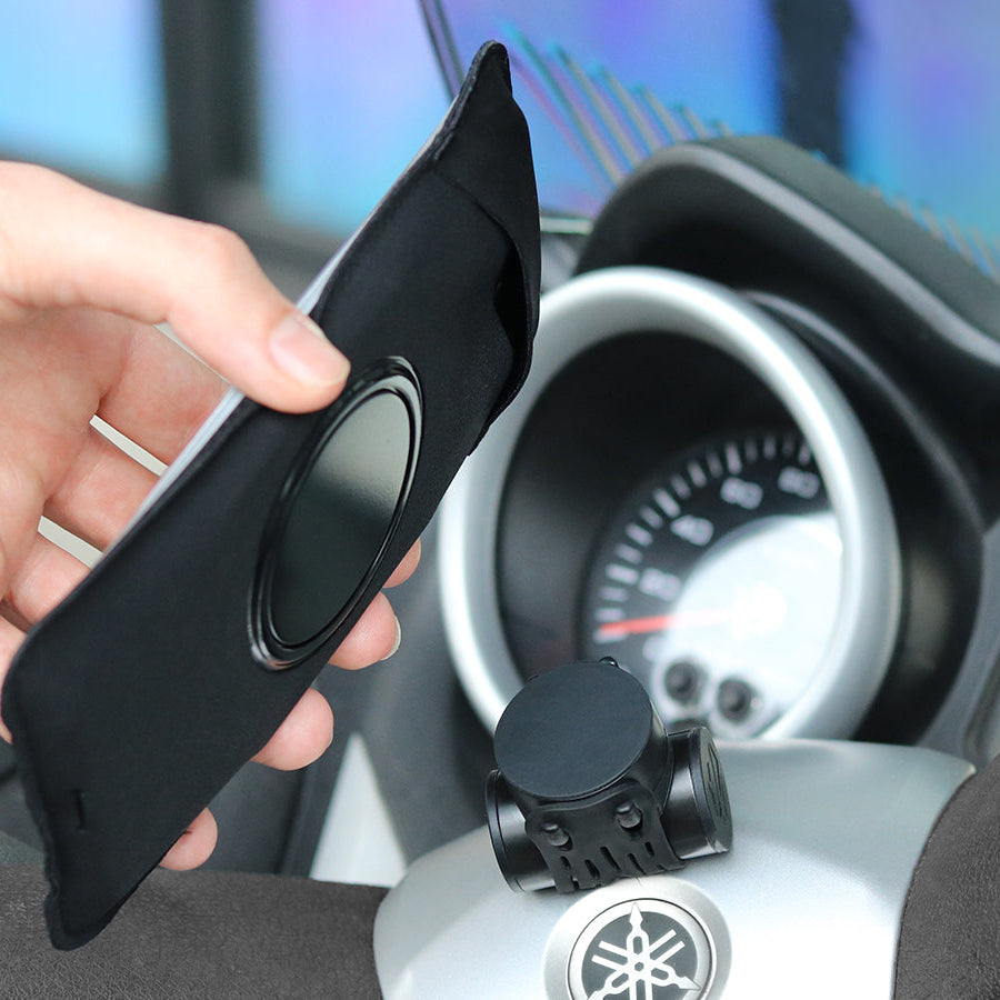 Installa il tuo supporto per il cruscotto dello scooter e goditi un accesso facilitato al tuo telefono.