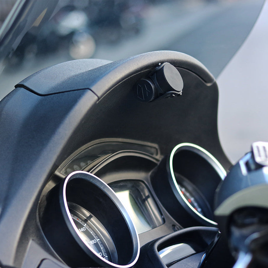 Supporto scooter per telefono: ideale per scooter di grandi dimensioni. Fissaggio facile forando il cruscotto