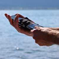 La sua chiusura impermeabile garantisce una sicurezza totale al vostro telefono.