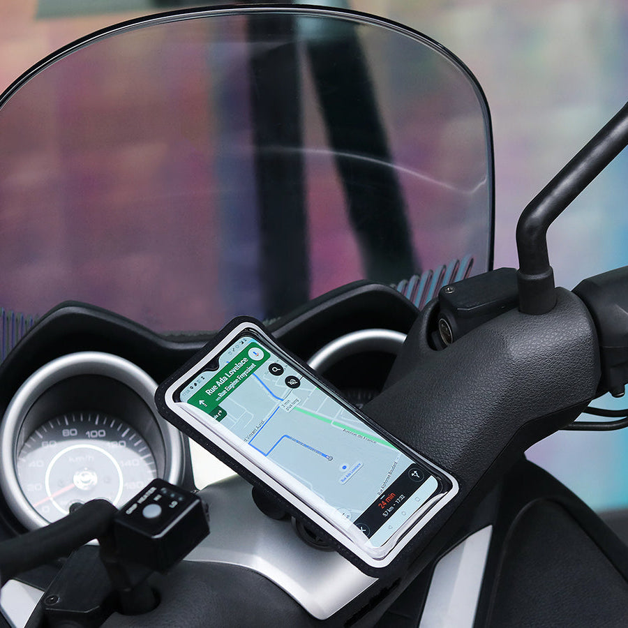 Fissa il tuo telefono al cruscotto del tuo scooter. Custodia anti-intemperie con schermo tattile preservato