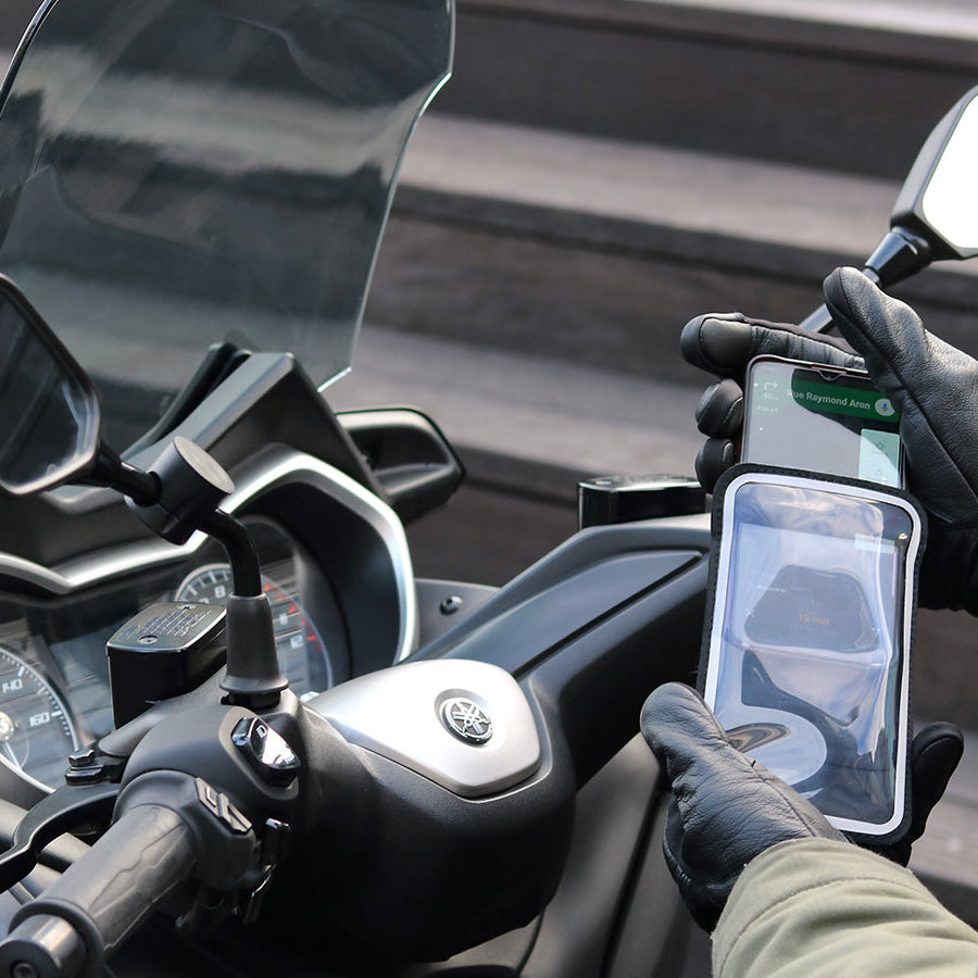 La nostra custodia esiste in tre taglie ed è compatibile con la quasi totalità dei telefoni sul mercato.
